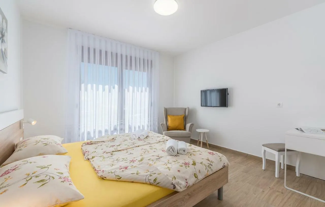 Apartments Hana In Funtana Guest house