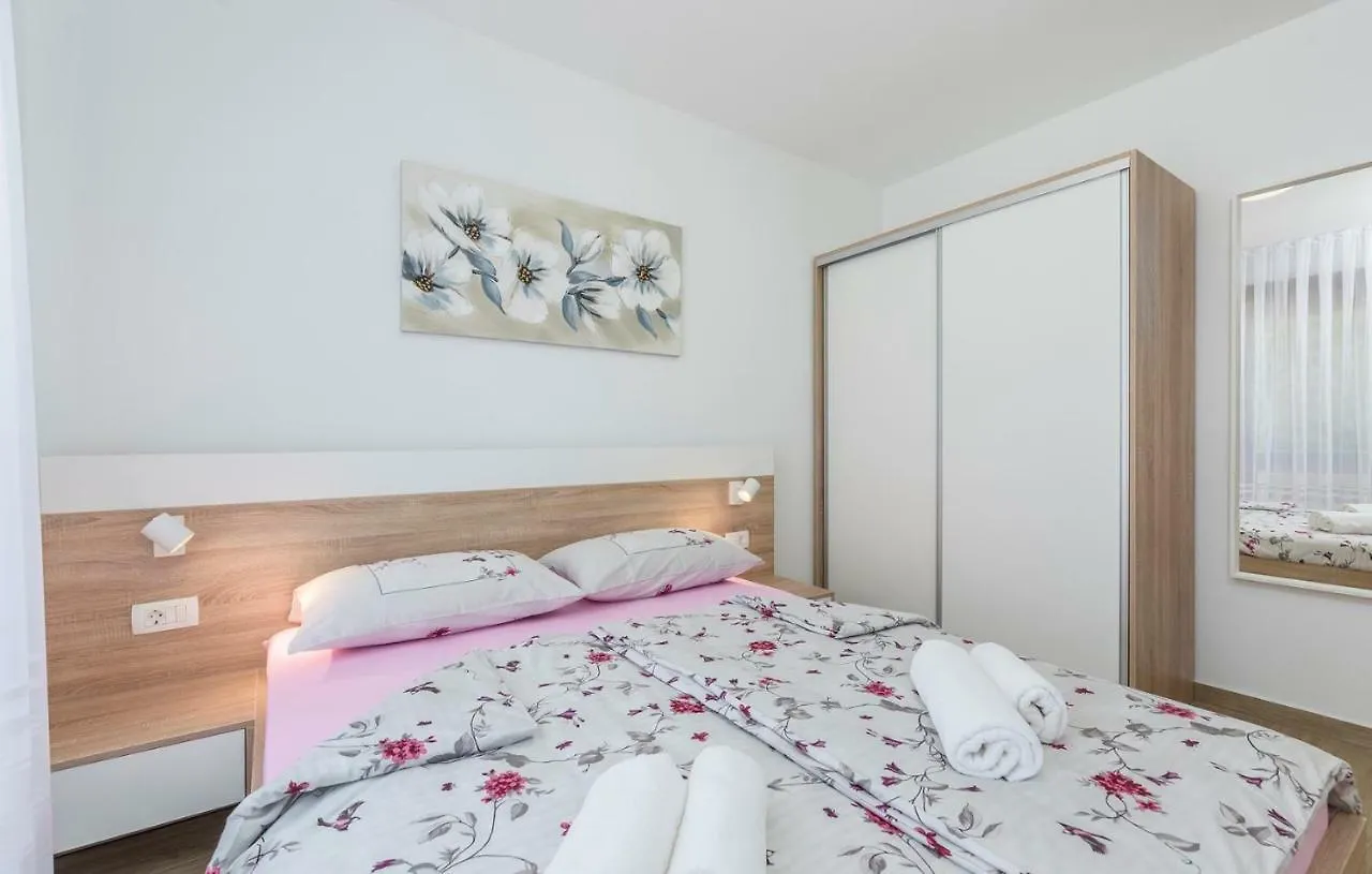 Apartments Hana In Funtana Croatia