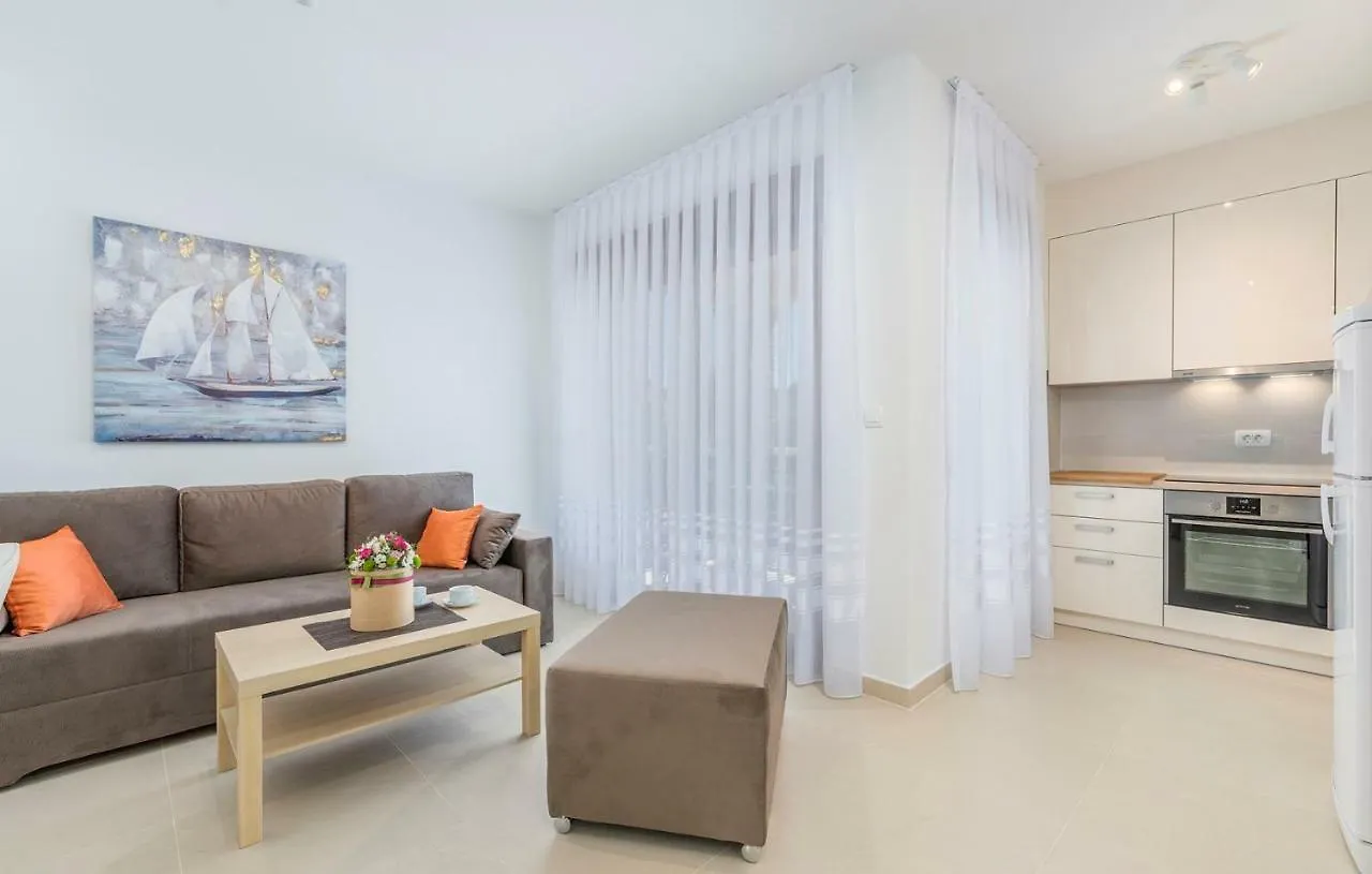Guest house Apartments Hana In Funtana