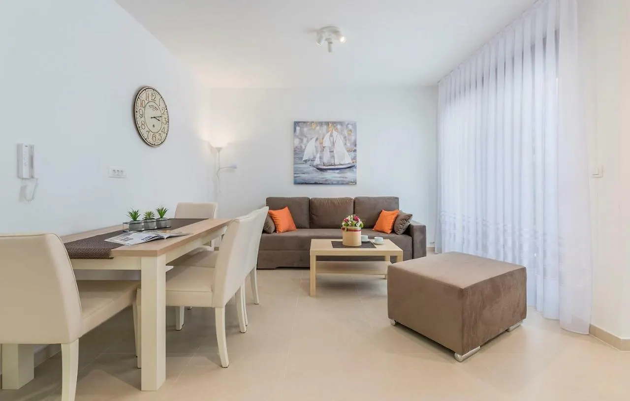 Apartments Hana In Funtana Croatia