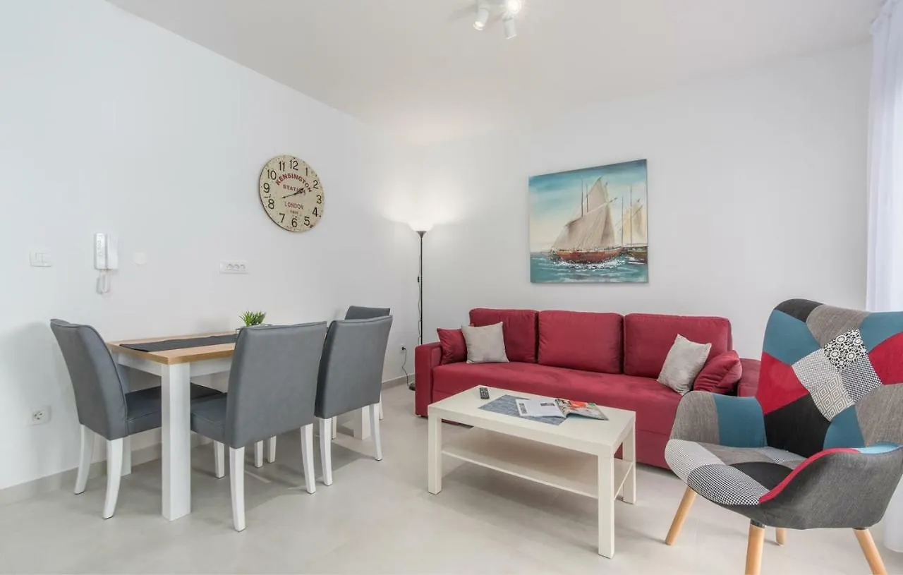 Guest house Apartments Hana In Funtana
