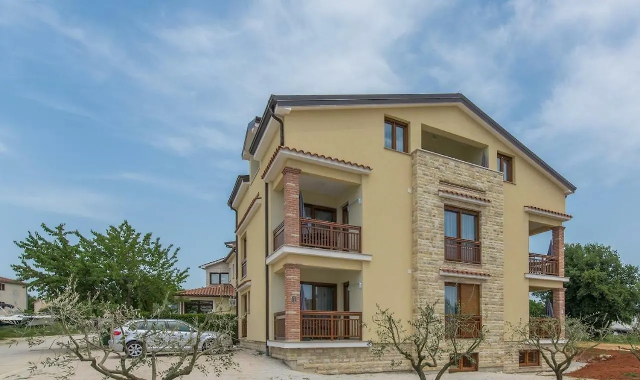 Guest house Apartments Hana In Funtana