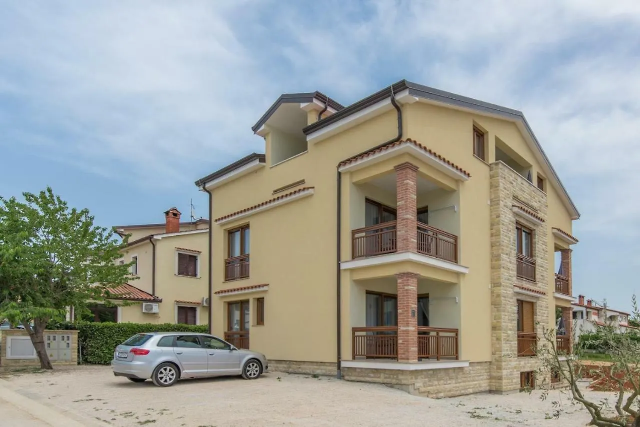 Guest house Apartments Hana In Funtana